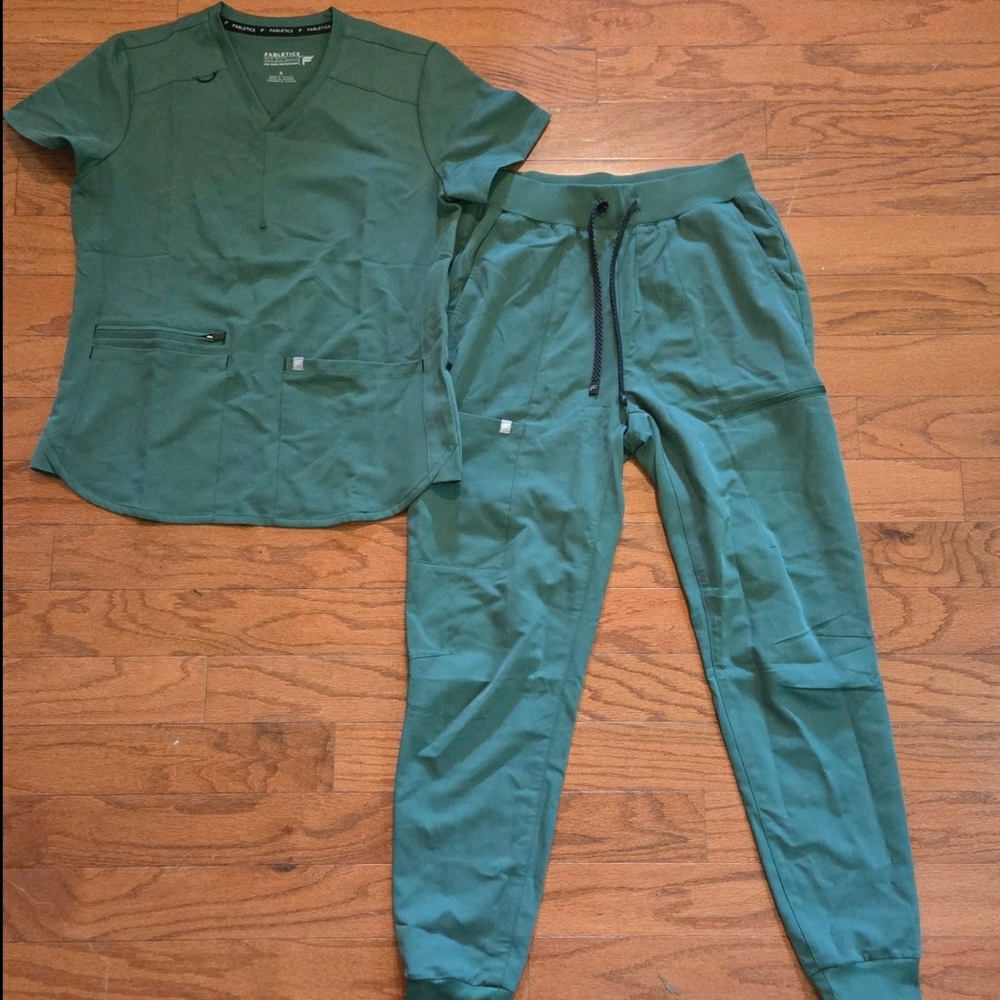 Fabletics Scrub Set
